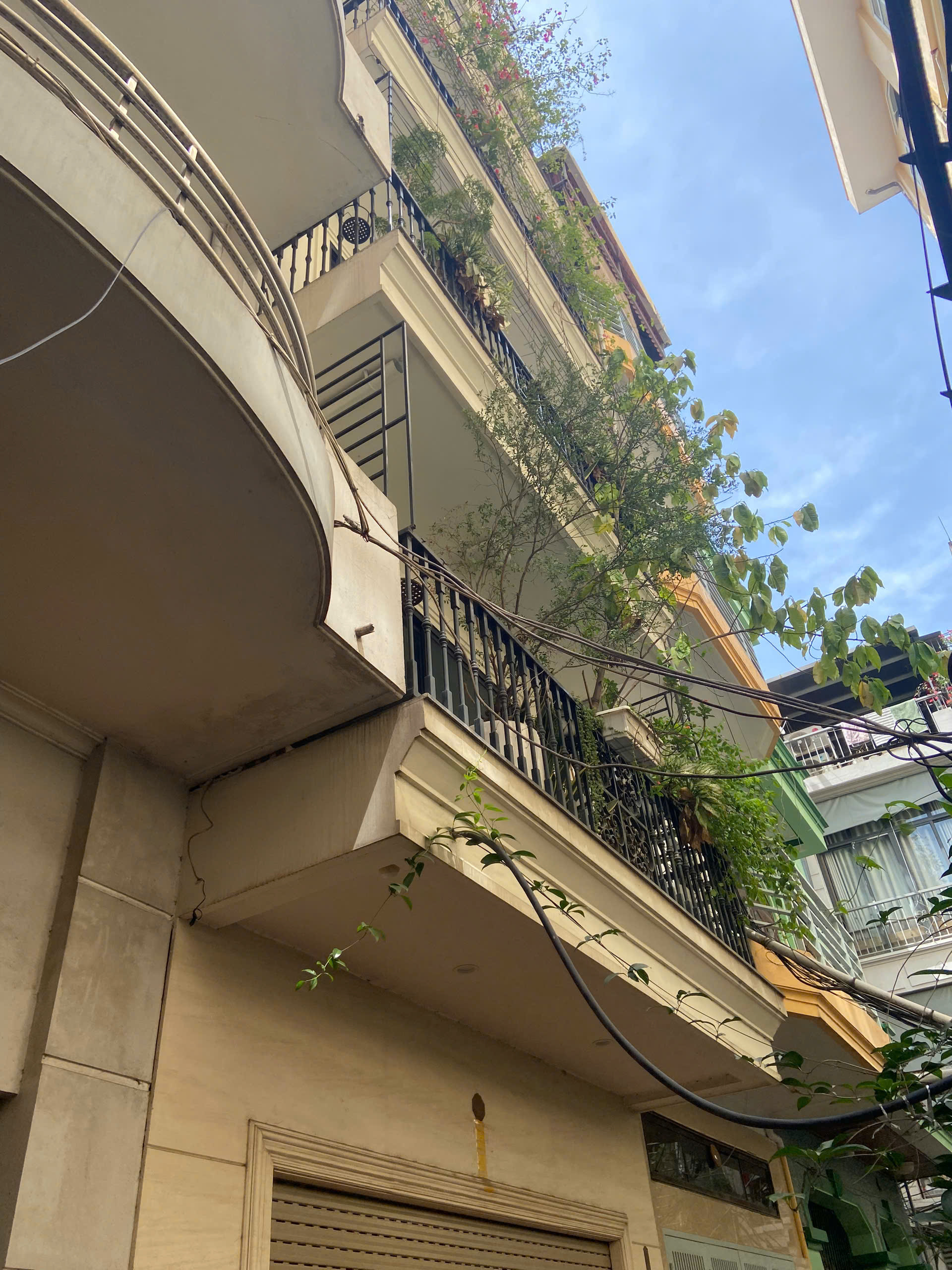  Cần bán nhà phố Quần Ngựa, Ba Đình, ô tô đỗ cửa, thoáng trước sau, 58m, 4 tầng, 16.4 tỷ. 