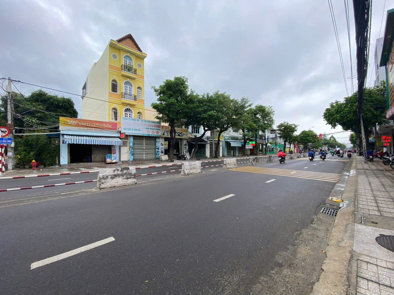  Bán nhà mặt tiền Lê Hồng Phong , Nha Trang .
Diện tích 130m bán 10,5 tỷ Trương Minh Nhật 