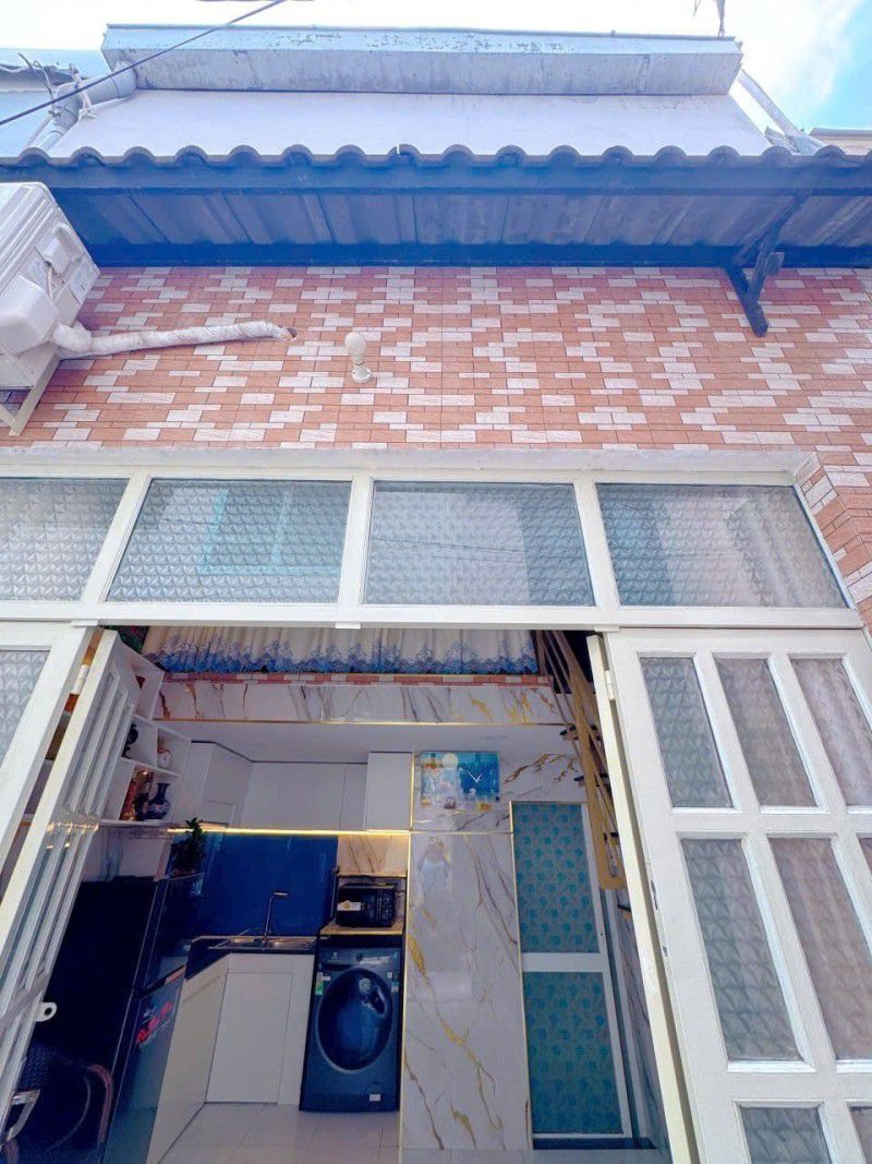  BÁN NHÀ XÔ VIẾT NGHỆ TĨNH - SỔ VUÔNG A4 - P21 - BÌNH THẠNH KẾ QUẬN 1  - KHÔNG QUY HOẠCH - Chỉ nhỉnh 2 Tỷ. 