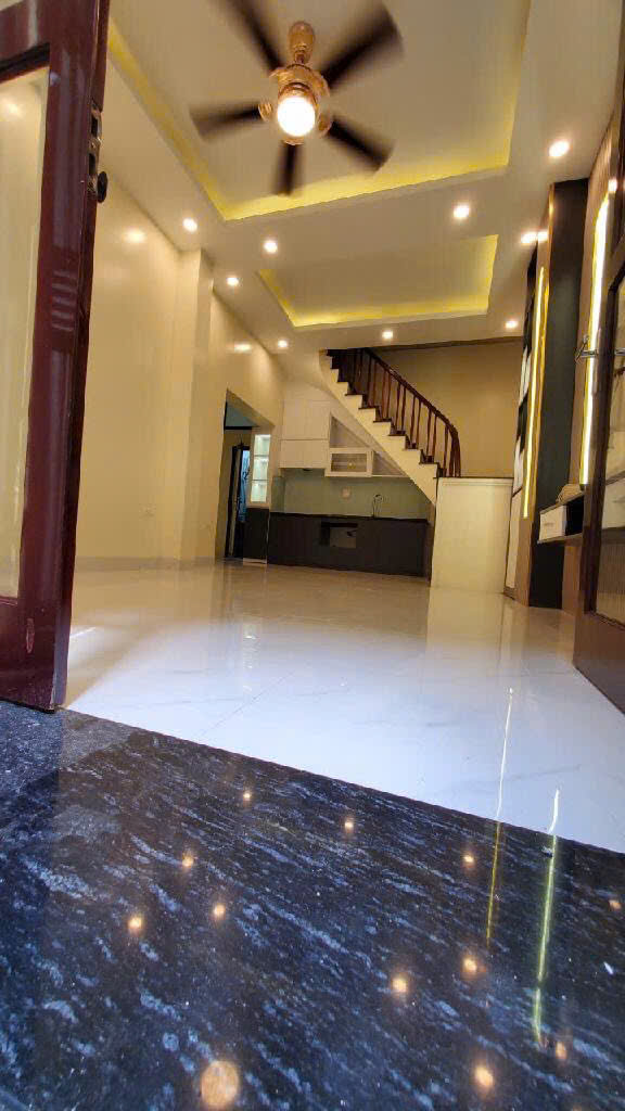  TÔN ĐỨC THẮNG-ĐỐNG ĐA 35M ,3 TẦNG, 3 NGỦ, NGÕ RỘNG 3 M, 50 RA Ô TÔ TRÁNH, SỔ ĐỎ CC. 5,2 TỶ 
