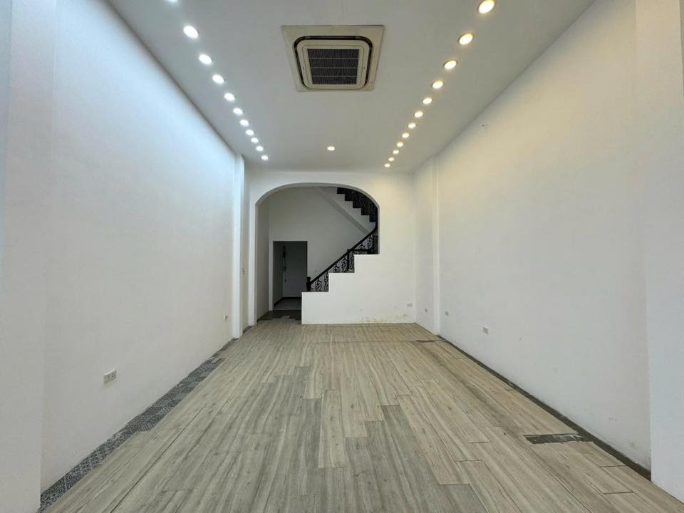 Nhà 50M 5 tầng khu phố 8/3 - ô tô đỗ tận cửa-mặt tiền 4M-phố thông-kinh doanh đỉnh. 