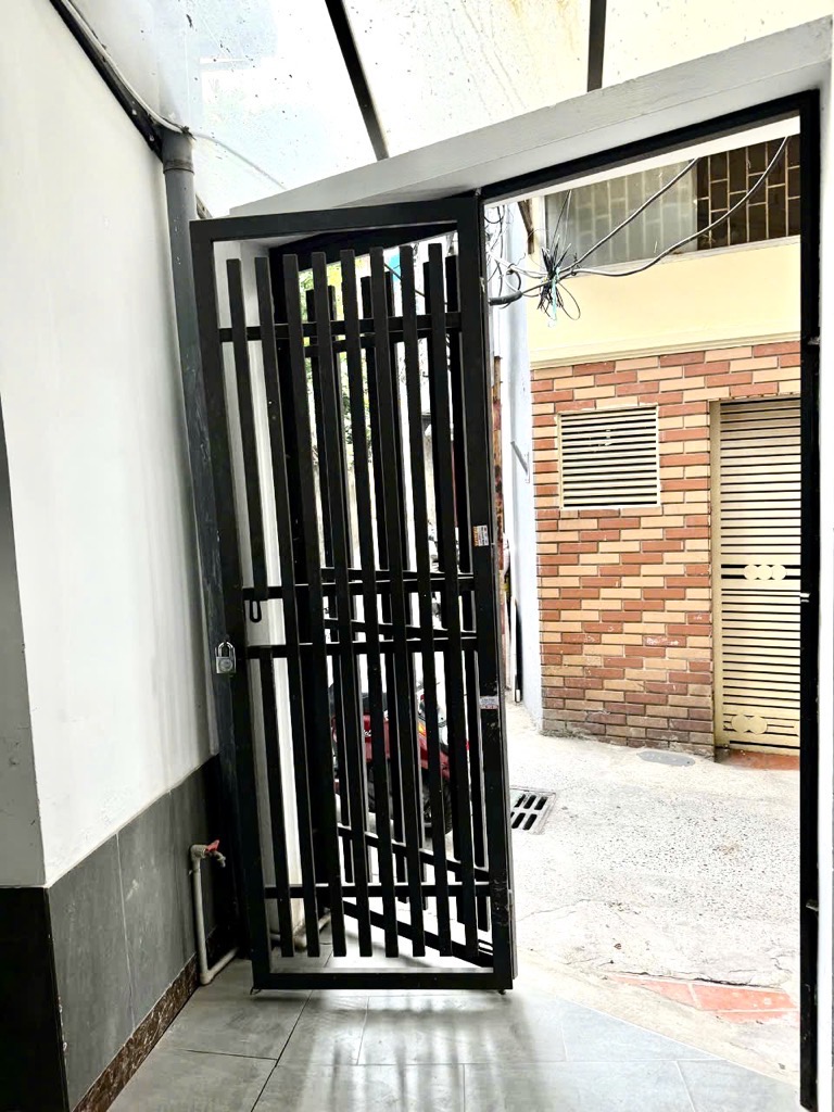  NHÀ MINH KHAI NGÕ RỘNG GẦN OTO 33M- 5* tỷ 