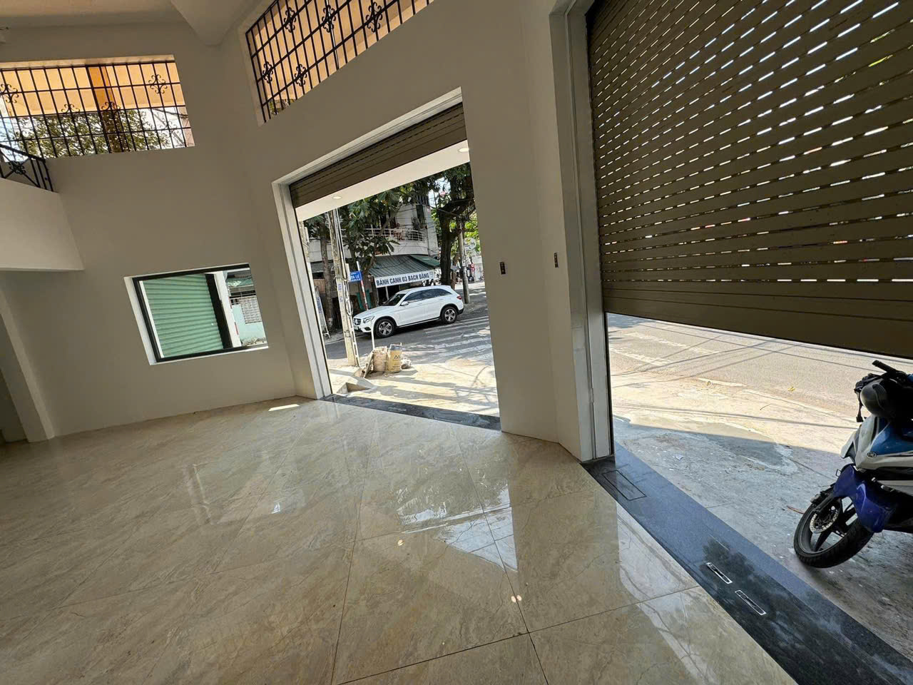  Khu vực : Phước tiến
BÁN NHÀ 2 MẶT TIỀN – VỊ TRÍ ĐẸP – KINH DOANH ĐỈNH

 Chính chủ bán nhà góc 2 mặt tiền số 1A đường Bạch Đằng, Phường Phước Tiến, TP. Nha Trang – khu vực bàn cờ kinh doanh sầm uất, cách biển chỉ 5 phút đi bộ! THÔNG TIN CHI TIẾT: Diện tíc 