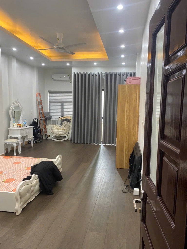  cần bán gấp nhà đẹp thịnh quang 46m2 , 5 tầng , 4 ngủ , 8,5 tỷ 
