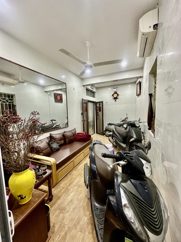  Bán nhà khương trung ,35m2 , 4 tầng , 3 ngủ , 5,68 tỷ 