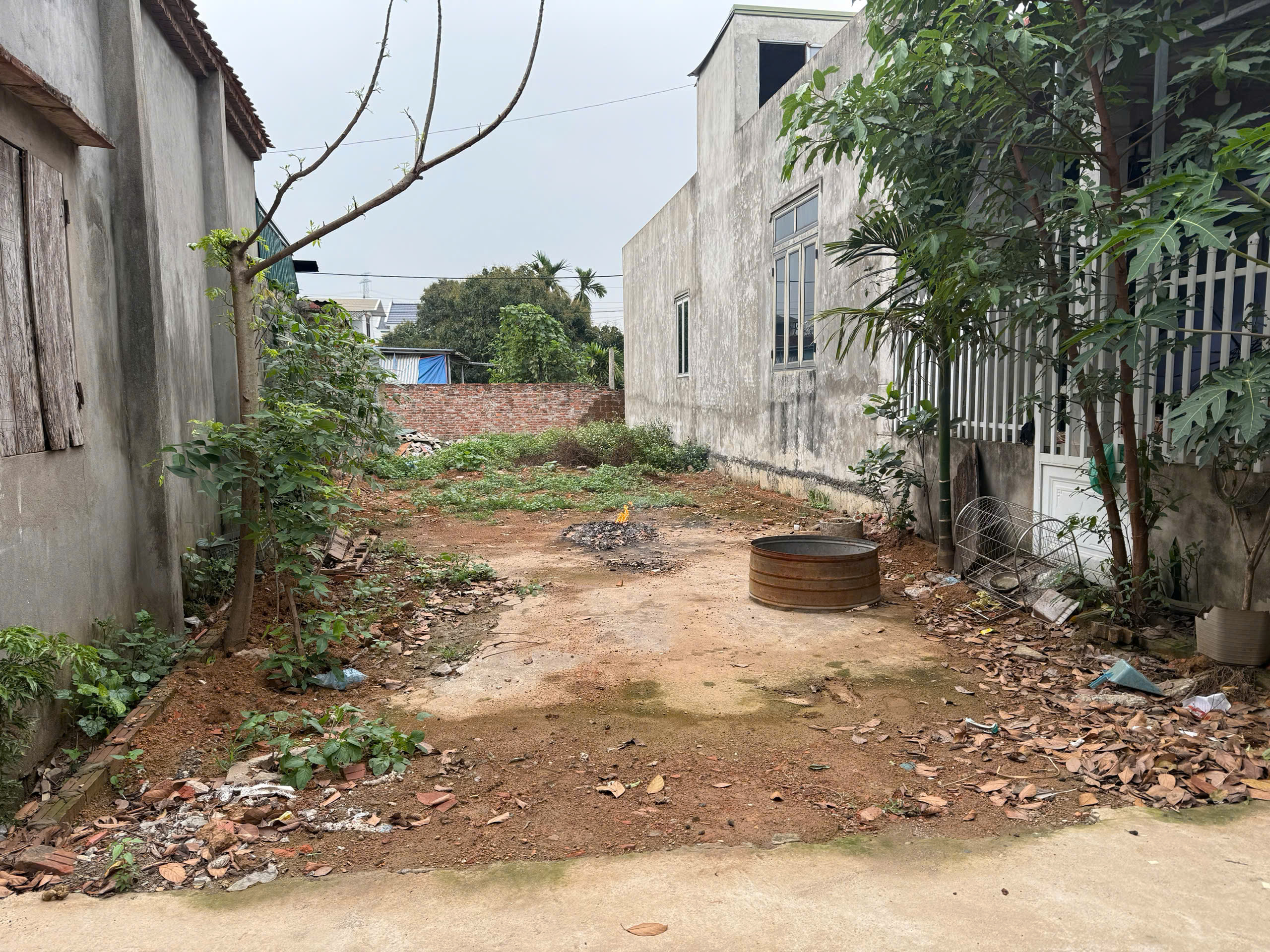  e có hai lô đất cần bán nhanh ạ 
 nhỉnh tỷ 

65m và 54m xã đông phương yên , Chương mỹ 
liên hệ e : 0967594106 - 0987282011 