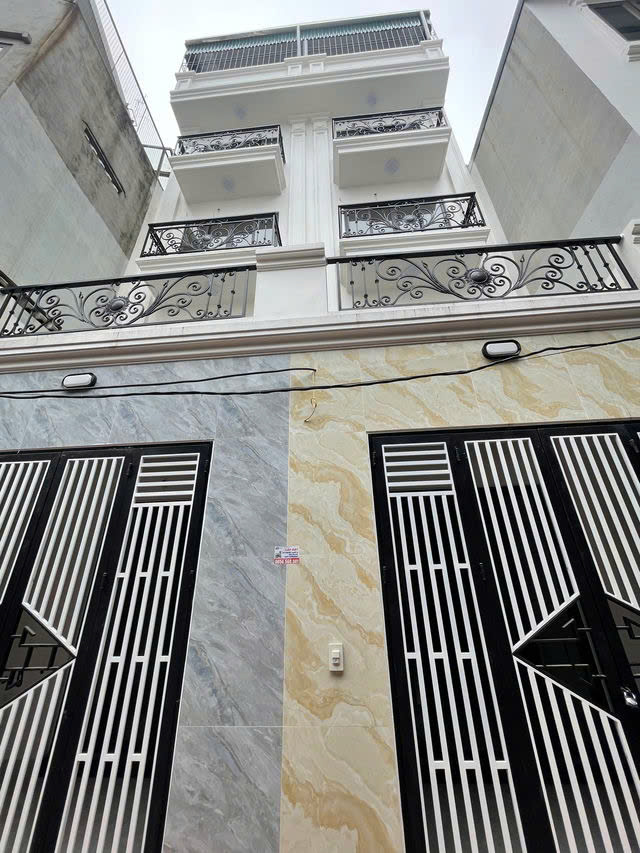  NHÀ MỚI Ở LUÔN Ngọc Trì 39m2,X 5 tầng,mặt tiền 3.6m, 6.15 tỷ Long Biên. 