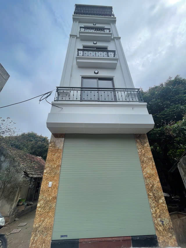  NHÀ MỚI NGÕ RỘNG THÔNG  phố Thanh Am 52m2,X  5 tầng,mặt  t iền 3.5m, 9.5 tỷ Long Biên. 