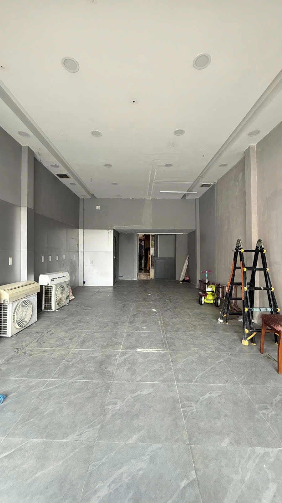  MẶT TIỀN KINH DOANH - TRƯỜNG CHINH  DT: 97M2 ( 4,5 X 21,5 ) - 4 TẦNG - 4PN - 5WC 