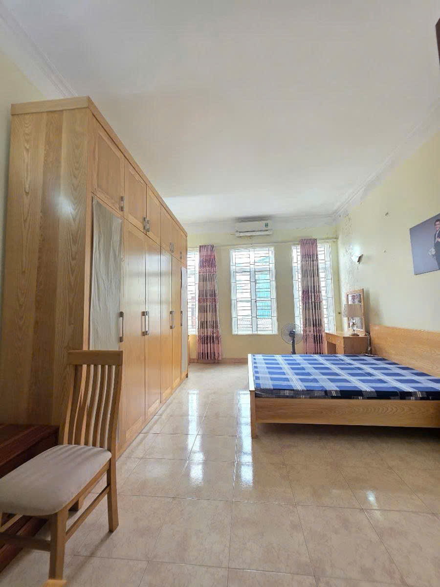  Bán nhà Phố Đặng Văn Ngữ 2 mặt tiền Ô tô vào nhà 