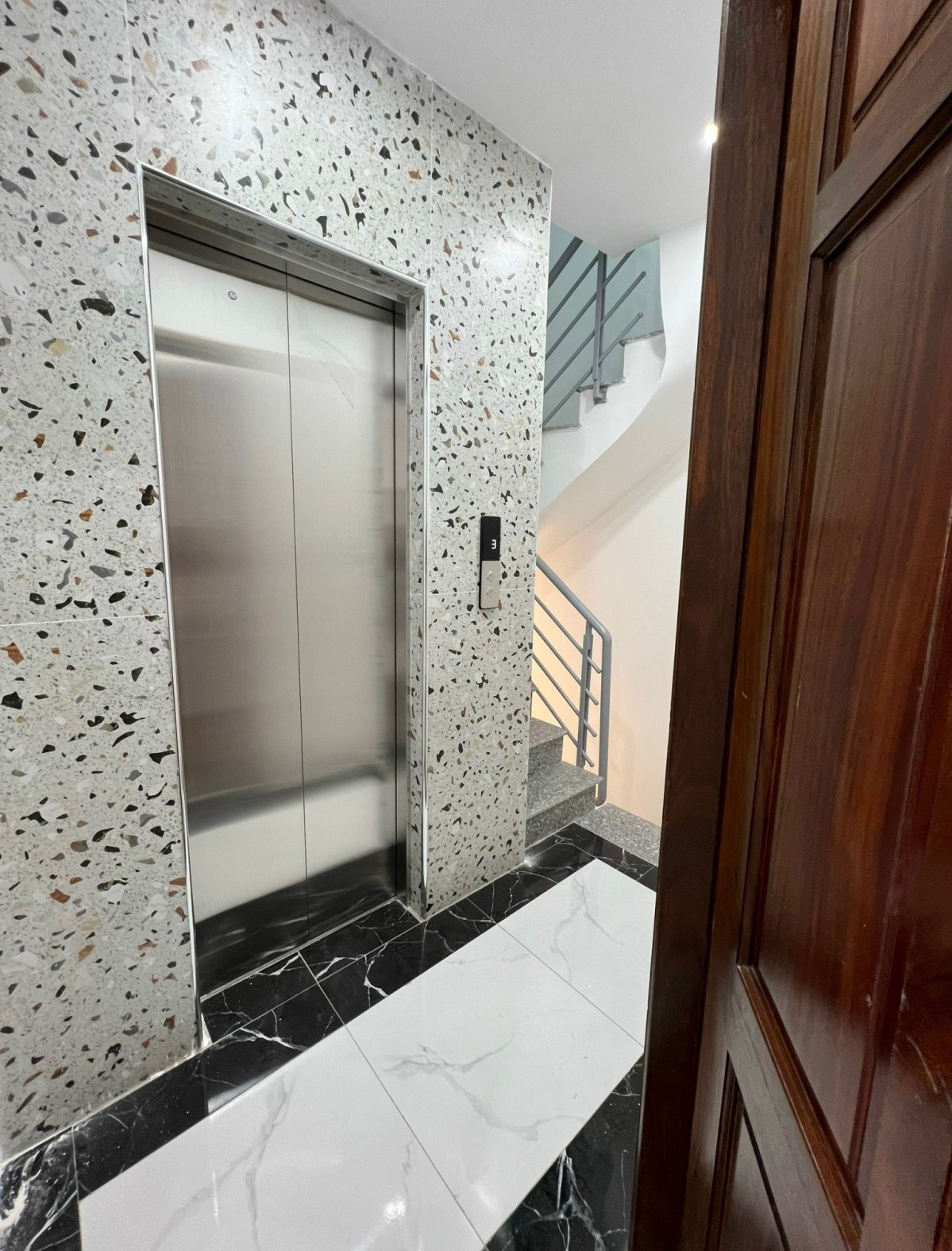  Nhà đẹp Vũ Trọng Phụng, Thanh Xuân, Ô TÔ, KD, thang máy, dt35m2 X 6tầng, 8.xxtỷ. 