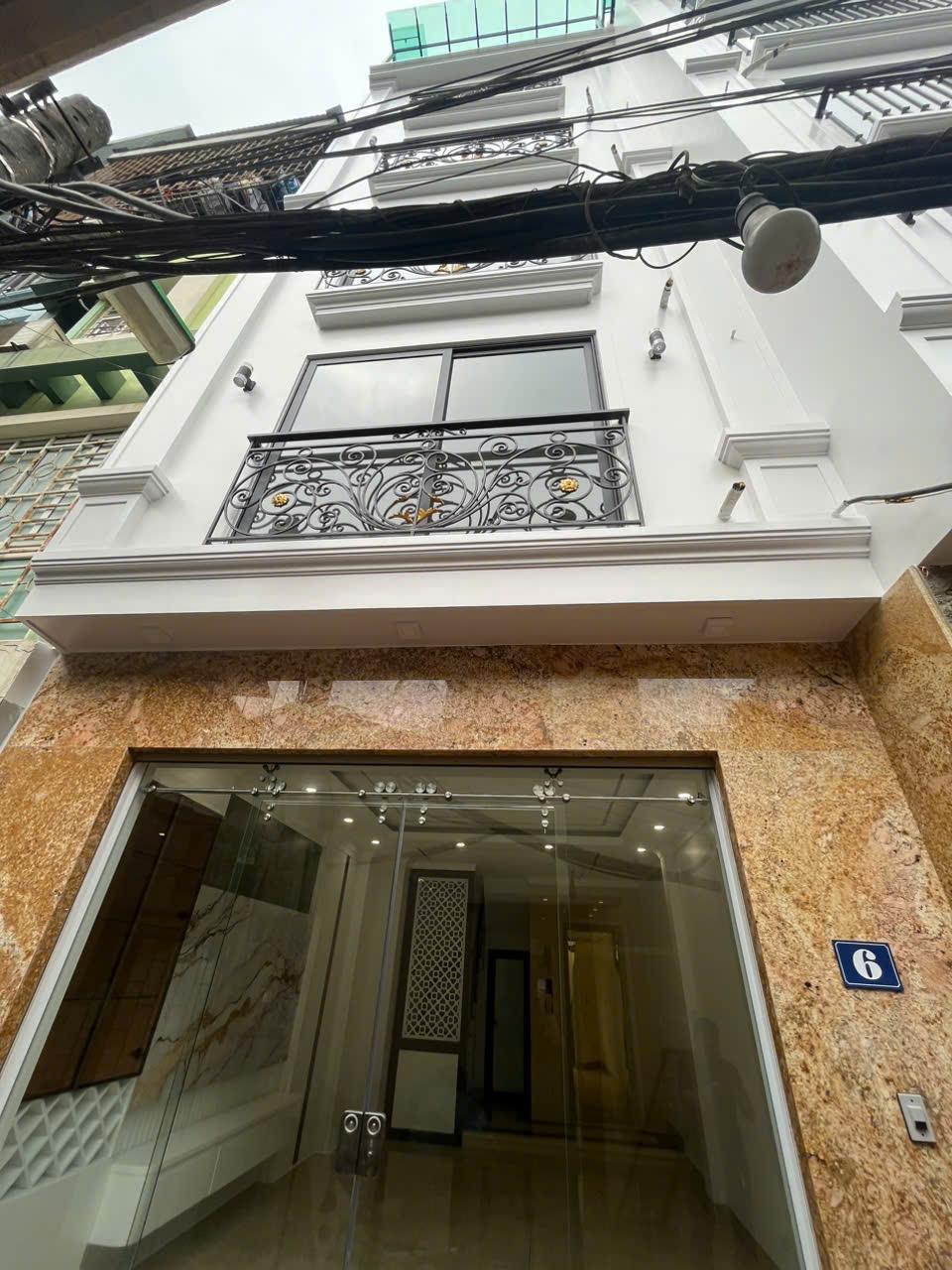  BÁN NHÀ -  MỚI - GẦN PHẠM VĂN ĐỒNG -  6 TẦNG - THANG MÁY NHẬP -- ĐƯỜNG RỘNG THÊNH THANG - GẦN Ô TÔ 