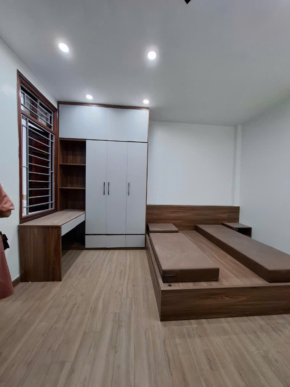  45m 5 tầng 6 ngủ khép kín full nội thất 
nhà cạnh trường cấp 3 lê lợi bà triệu hà đông 
giá 8tỷ 
Anh chị alo em xem nhà 
Nhà cho thuê 20tr đến 25tr tháng ạ 