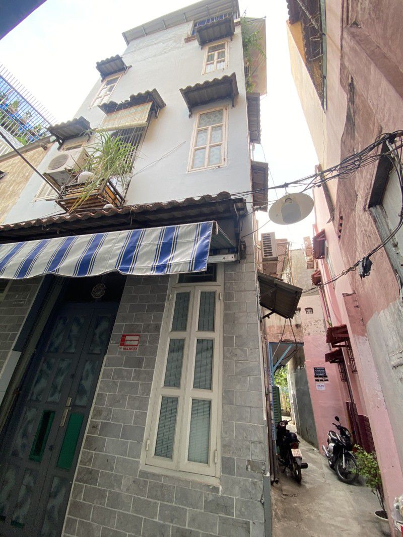  NGAY NGÃ TƯ PHÚ NHUẬN - NHÀ 4 TẦNG BTCT  - NGANG 4.5M - Chỉ 3.65 TỶ. 