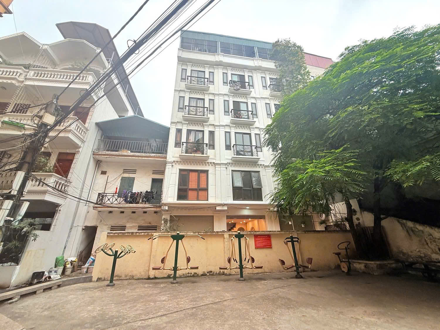  SIÊU PHẨM LẠC LONG QUÂN  -  CẦU GIẤY TRUNG TÂM  QUẬN Ô TÔ TRÁNH . DT 30M - NHÀ ĐẸP 6 TẦNG THÔNG SÀN  

AN SINH TUYỆT ĐỈNH - GẦN CHỢ, TRƯỜNG HỌC - SIÊU THỊ GẦN NHÀ…GIÁ CHÀO 7.75 TỶ 