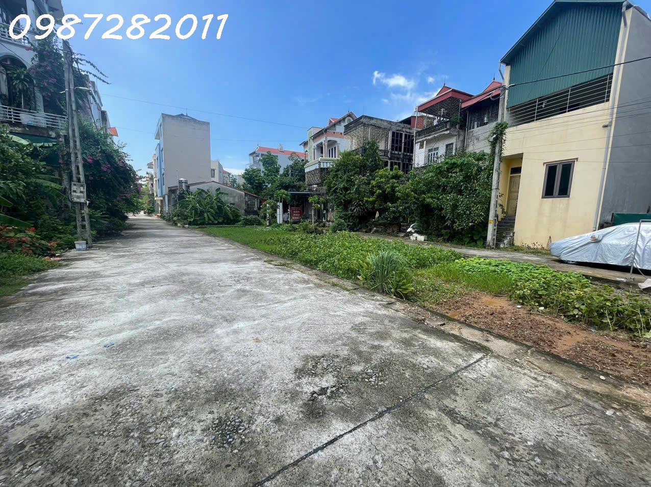  HOT 
em cần bán mảnh này  đại yên , chương mỹ 
65,8m nằm trung tâm phường chương mỹ 
liên hệ em :  0967594106-0987282011 