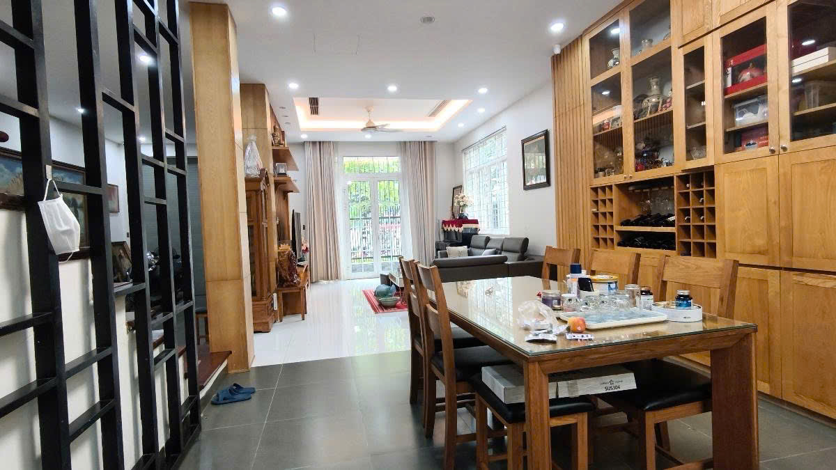  Bán nhà Hoàng Cầu, Đống Đa 52m ngõ ô tô tránh - Kinh doanh 