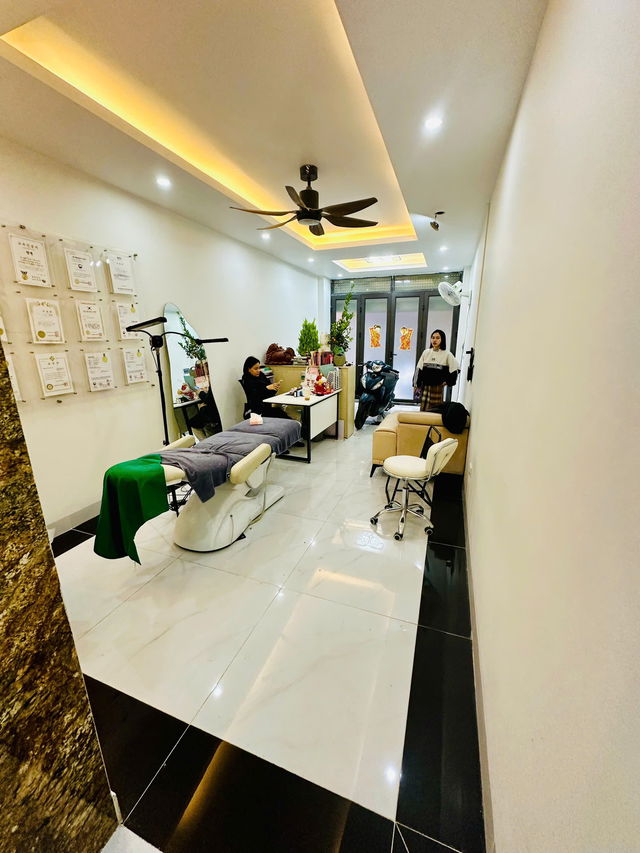  NGÕ THÔNG RỘNG - Ô TÔ ĐỖ CỬA - KINH DOANH Trường Chinh 40m2,X 6 tầng,mặt tiền 3.4m, 14.5 tỷ Đống Đa. 