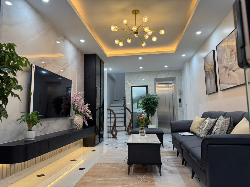  SIÊU PHẨM TÂY HỒ- 5 TẦNG THANG MÁY- TẶNG FULL NỘI THẤT XỊN- Ô TÔ QUA NGÕ CHẠY VÒNG QUANH 