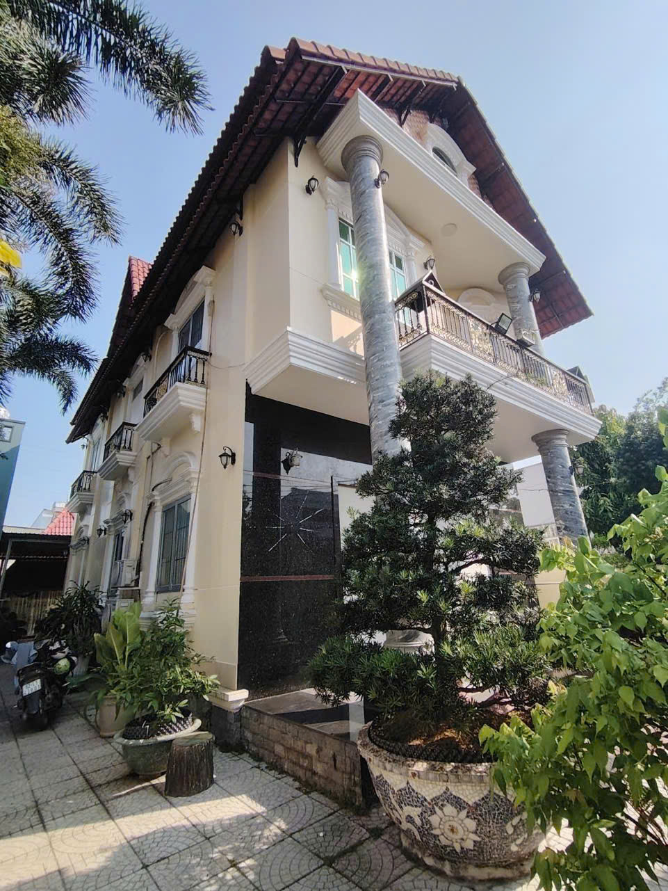 BIỆT THỰ VƯỜN ĐẸP 3 TẦNG 12 TỶ  – NGUYỄN BÌNH TT NHÀ BÈ – XE HƠI VÀO TẬN NHÀ 