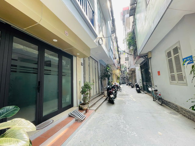  BÁN NHÀ PHÂN LÔ Ô TÔ ĐỖ CỬA KINH DOANH Đường Láng 42m2,X 5 tầng,mặt tiền 3.6m, 12.2 tỷ. 