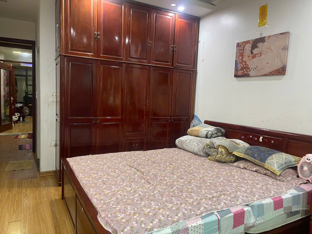  Bán nhà đẹp Ngọc Thuỵ- 52m - 5 tầng- Oto- không quy hoạch- ô chờ thang máy- 9 tỷ (Thương lượng) 