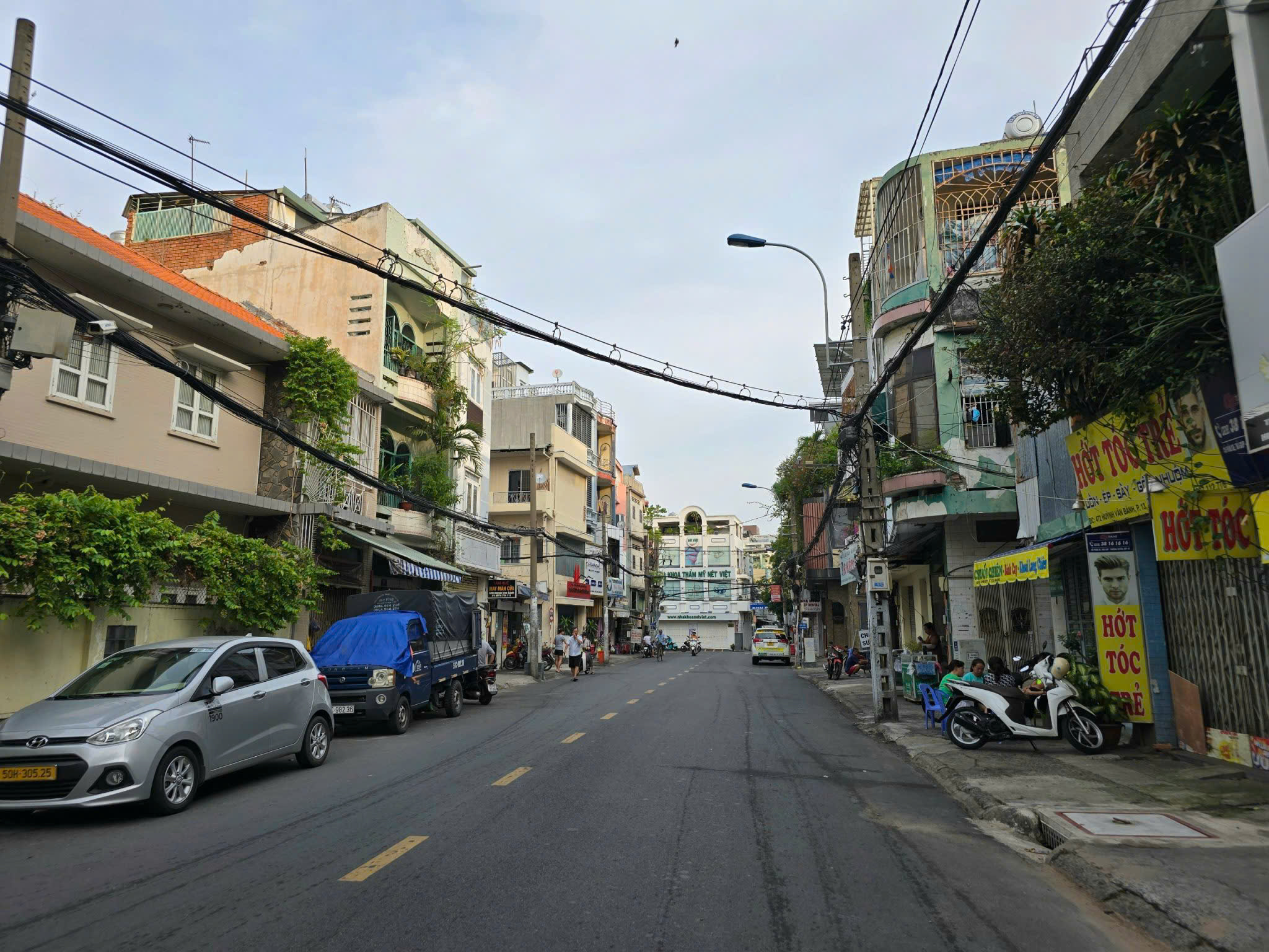  Cần bán nhà mặt tiền đường Huỳnh Văn Bánh, P.14, Q. Phú Nhuận, 15x12m, giá 52 tỷ 