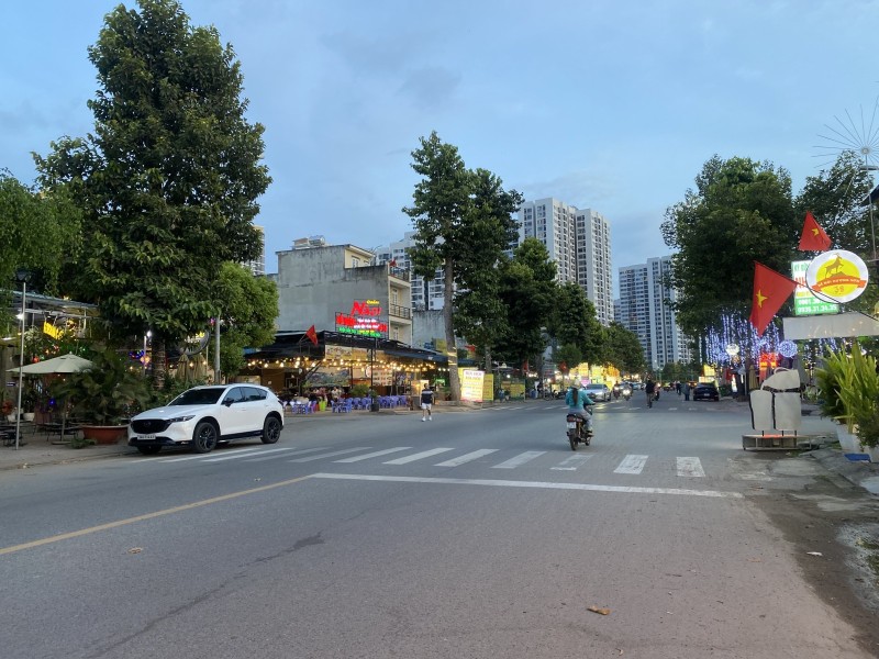  Gấp Bán Nhà Mặt Tiền Nguyễn Xiển, 192m2, Ngang 8M Nở Hậu, Long Thạnh Mỹ. Tp.Thủ Đức 