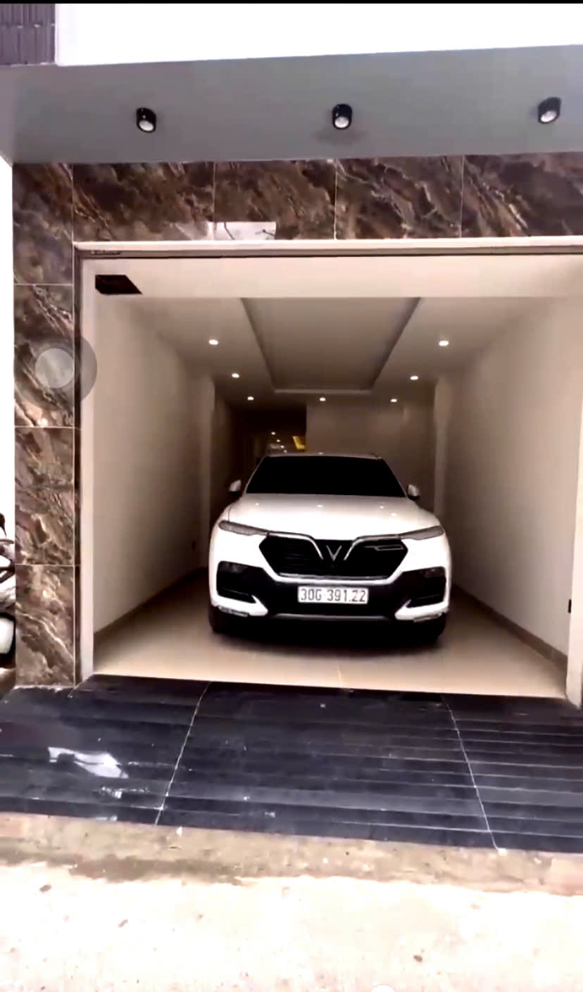  Bán nhà Chu Huy Mân -OTO TRÁNH – LÔ GÓC – THANG MÁY – KINH DOANH – 
65m² x 5 tầng -nhỉnh 13 tỷ (thương lượng 