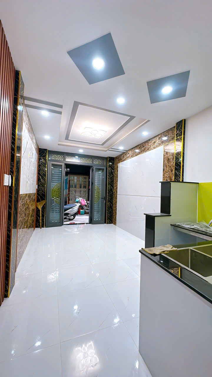  Sát mặt tiền Hoàng Diệu Q4 
ĐÚC 3 TẤM HƠN 4 TỶ 