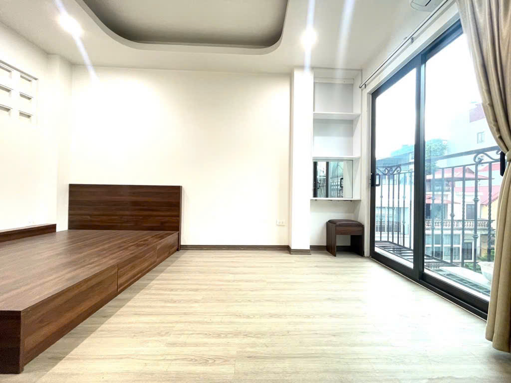  Bán nhà 6 tầng thang máy phố Lạc Long Quân, Tây Hồ, cách 1 nhà ra ô tô tránh, 25m, 5.8 tỷ 