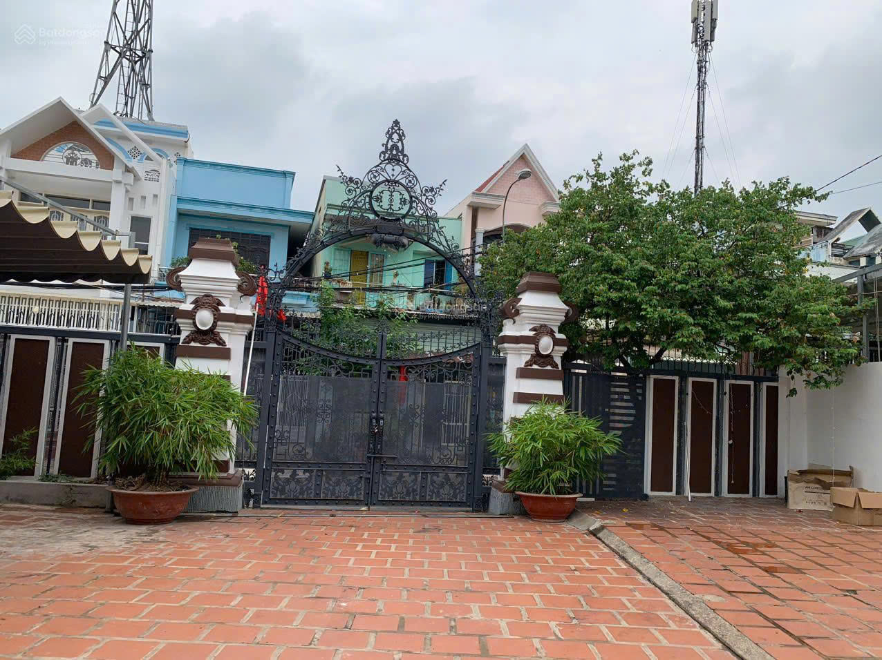  Bán nhà mặt tiền đường 179, P. Tân Phú, Q.9. Diện tích: 19x47.5m. Giá chỉ 40 tỷ. 