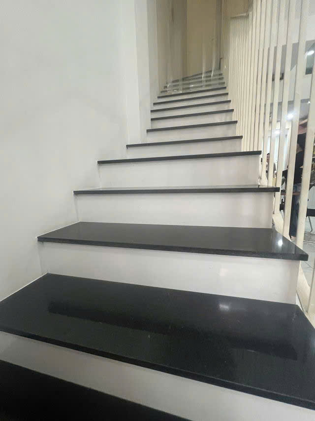  Nhà Mới 5 Tầng Cách Nặt Tiền 15M Hẻm Thẳng Xe Hơi Sổ Vuông 43m2 Gía 7,4 Tỷ Thương 