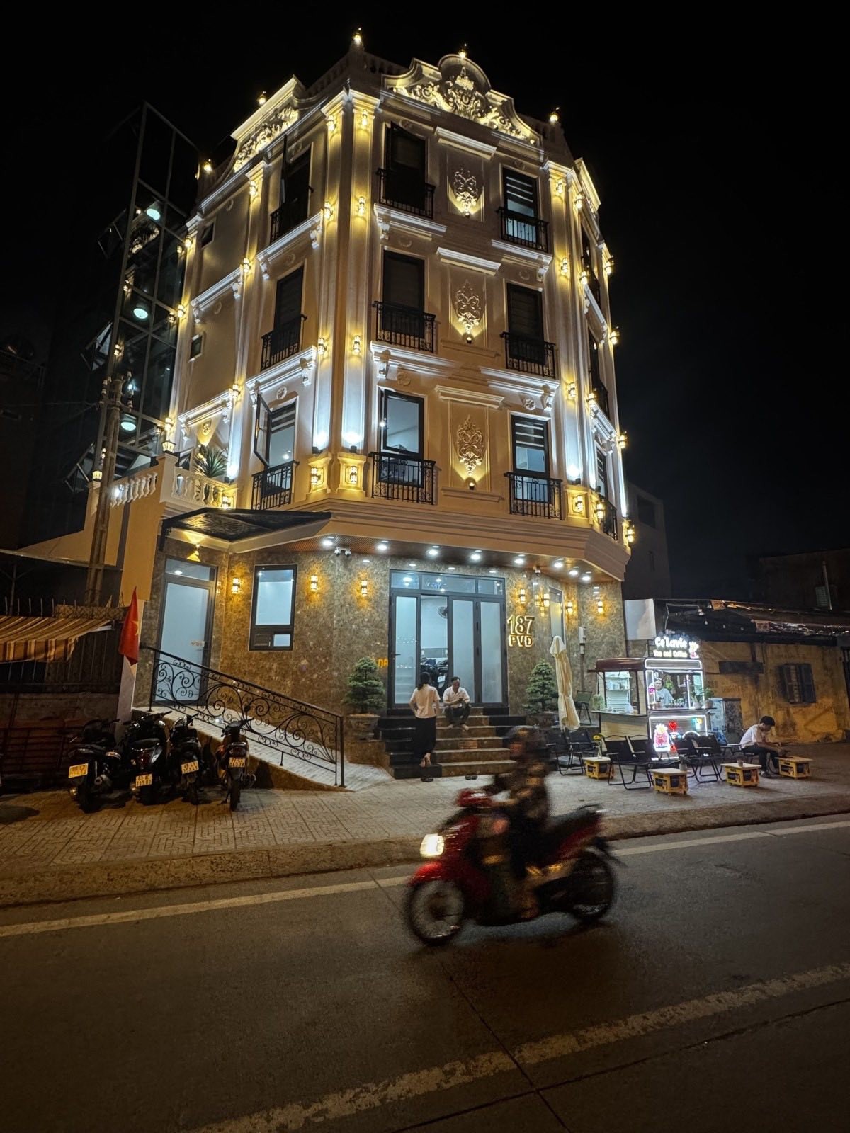  BÁN TÒA NHÀ 13 CĂN HỘ DỊCH VỤ CAO CẤP MẶT TIỀN PHẠM VĂN ĐỒNG  4 TẦNG - NGANG 9M - NGAY CÔNG VIÊN GIA ĐỊNH - GIÁ CHÀO 25.9 TỶ 