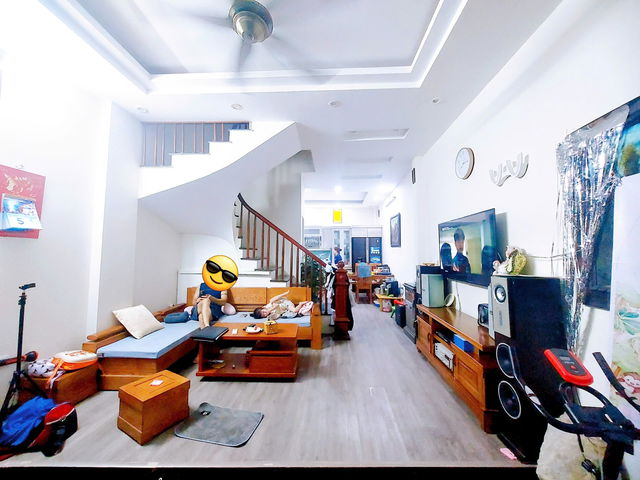  NHÀ DÂN XÂY MẶT NGÕ THÔNG Ô TÔ Bắc Cầu 44m2,X 4 tầng,mặt tiền 4.4m, 5.6 tỷ Long Biên. 