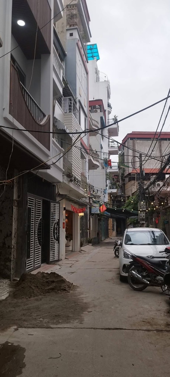  MẶT NGÕ NGUYỄN VĂN HUYÊN - 20M RA PHỐ - ÔTÔ VÀO NHÀ - GIÁ 19 TỶ 