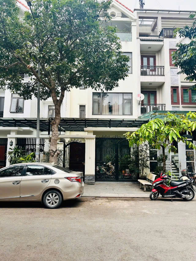  BT Nhà Vườn, Khu Đô Thị Việt Hưng Bùi Thiện Ngộ 121m2,X 4 tầng, mặt tiền 6m, 41 tỷ. 