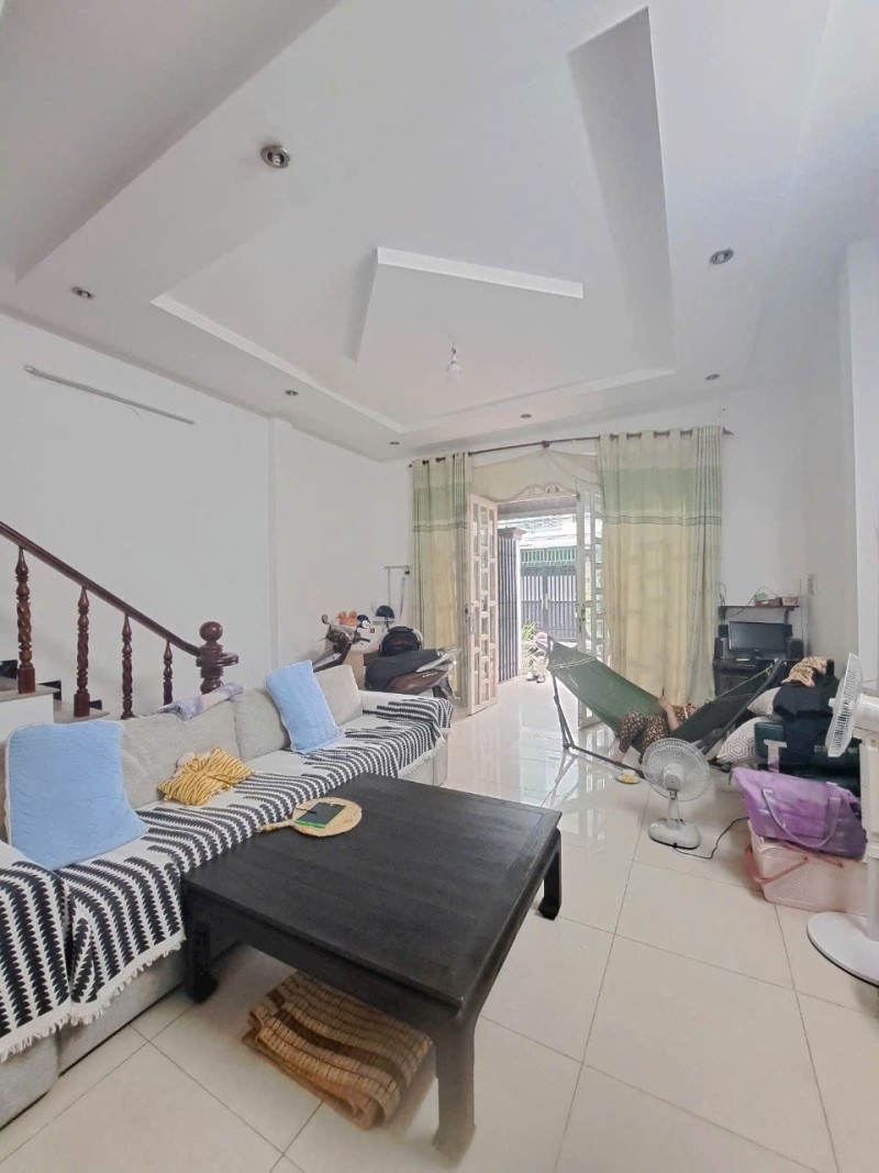  Bán nhà Trệt Lầu Dĩ An,đường 2 xe hơi,gần SVĐ Dĩ An,giá đầu tư 