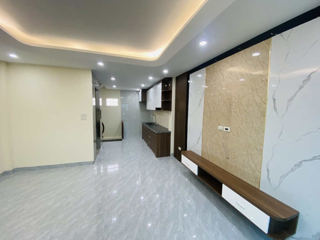  Bán nhà đẹp Phuc Đồng Lô Góc - -Oto tránh- Thang Máy-full Nội Thất- 9,5 tỷ (thương lượng) 