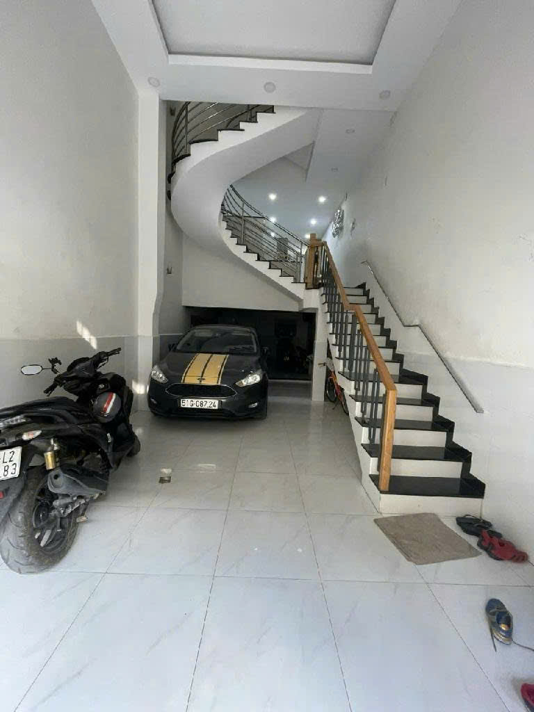  Cách mặt tiền Huỳnh Tấn Phát  Phú Thuận 
Vài chục mét 
xe hơi ngũ trong nhà 
NGANG 4 DÀI 15 M 
CÓ 7 TỶ 