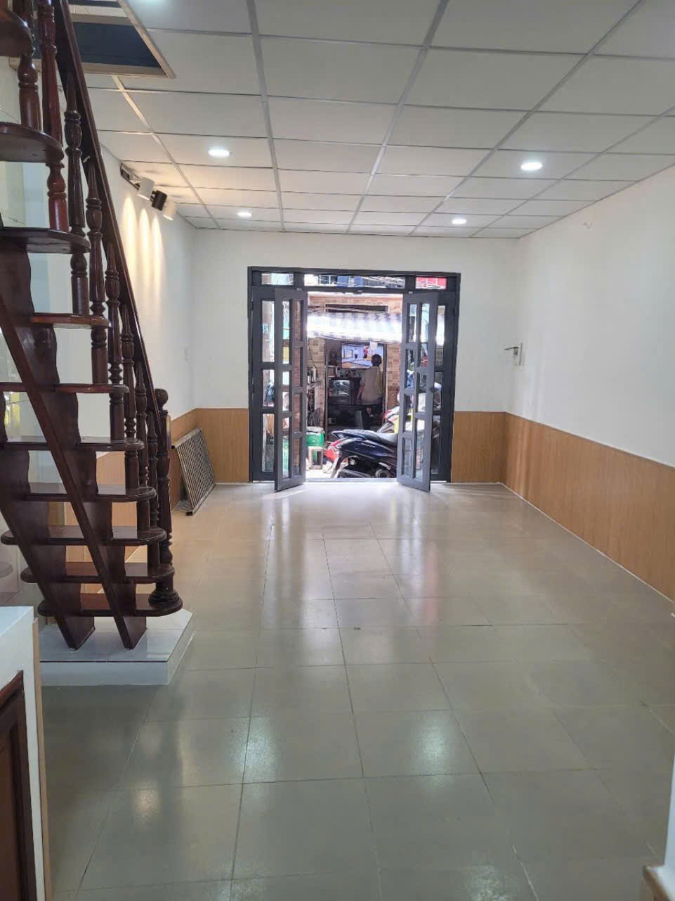  SÁT MẶT TIỀN TRUNG TÂM Q4 
NGANG 3.5 NỞ 3.8 DÀI 9 
HƠN 2 TỶ 