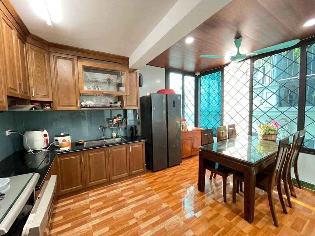  HOÀNG ĐẠO THÀNH  Ô TÔ THANG MÁY KINH DOANH DT 32m²  Giá: 10.99 tỷ 
