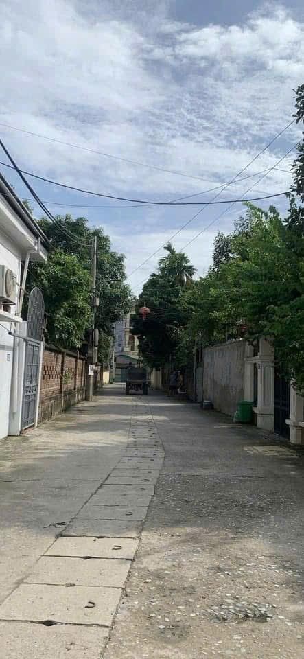  Thôn Đại Lộ xã Ninh Sở 
Mảnh đất ngõ nông rộng cách 13m ra xe tải đỗ , vuông vắn ko lỗi lầm gì tiện ích xung quanh ngập tràn 