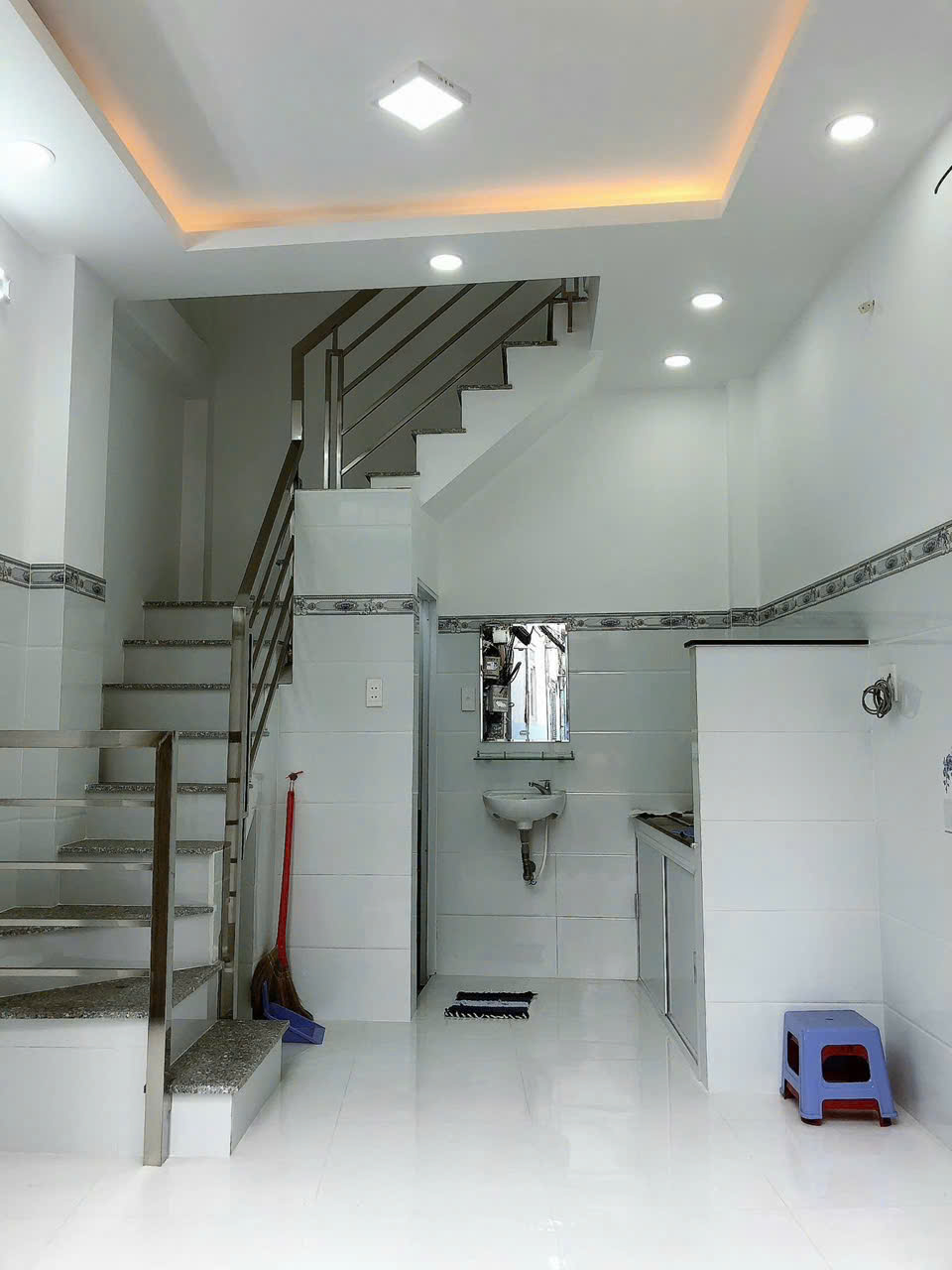  MẶT TIỀN KINH DOANH 
TRUNG TÂM Q4 
HƠN 2 TỶ SỔ HỒNG 