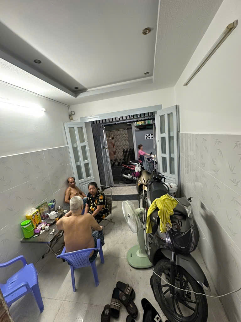  SÁT MẶT TIỀN  TÔN ĐẢN Q4
ĐÚC 5 TẤM CÓ 4 TỶ 