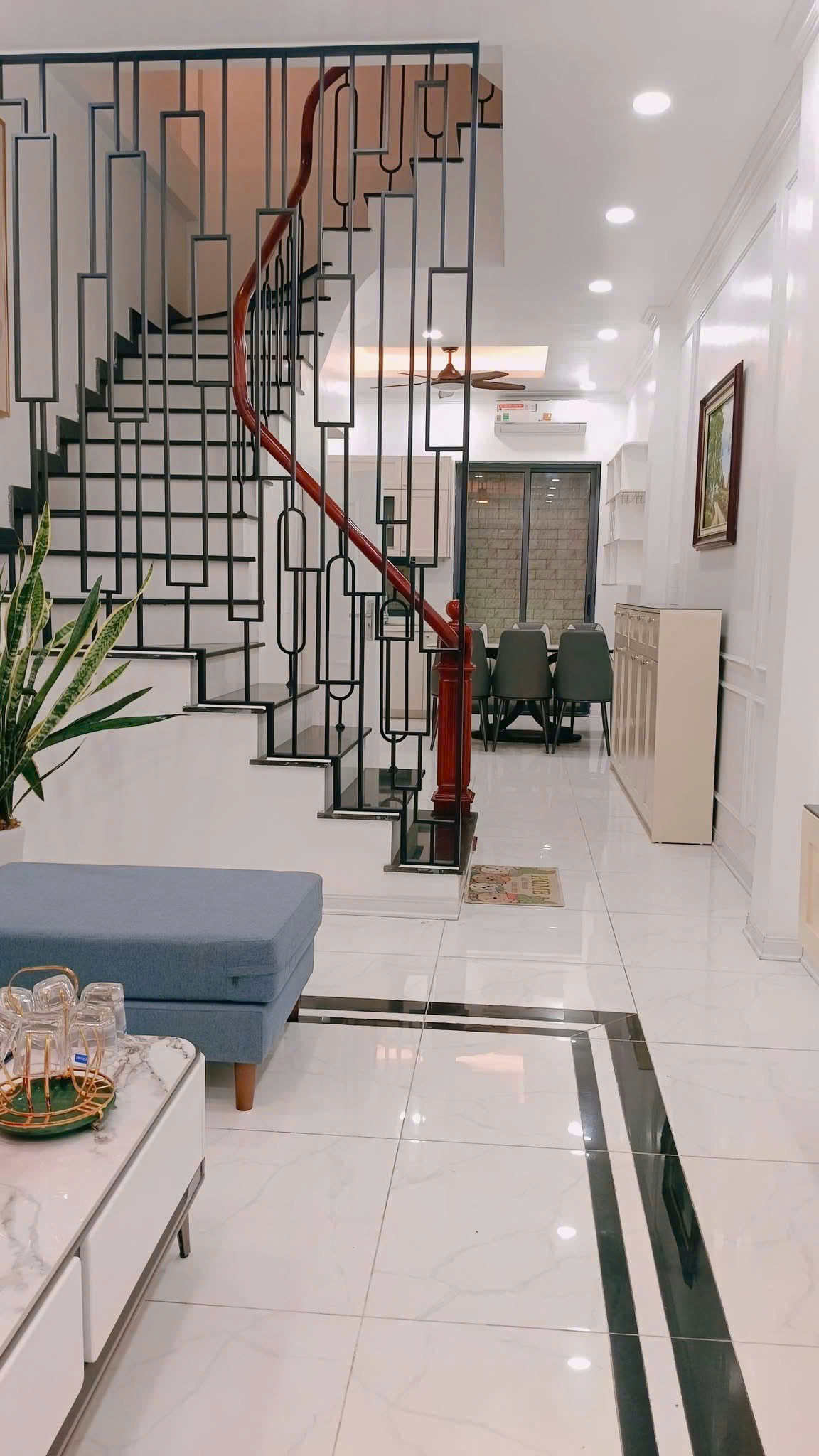  BÁN NHÀ NGỌC LÂM, LONG BIÊN, GẦN BẾN XE, TRƯỜNG HỌC, CHỢ, NHÀ PHÂN LÔ, Ô TÔ TRÁNH, FULL NỘI THẤT. 