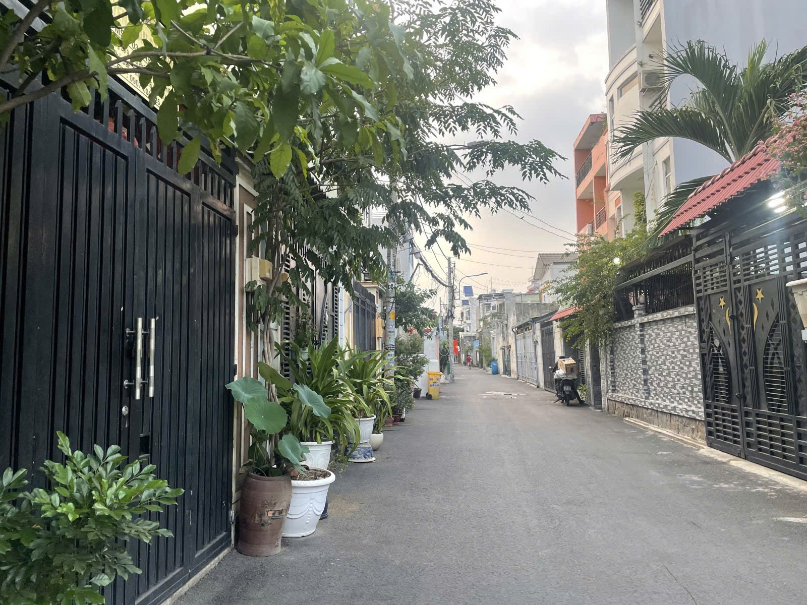  HÀNG XÓM VẠN PHÚC CITY – 4 TẦNG HOÀN CÔNG  – HẺM XE TẢI – GIÁ CHỈ 8.5 TỶ 