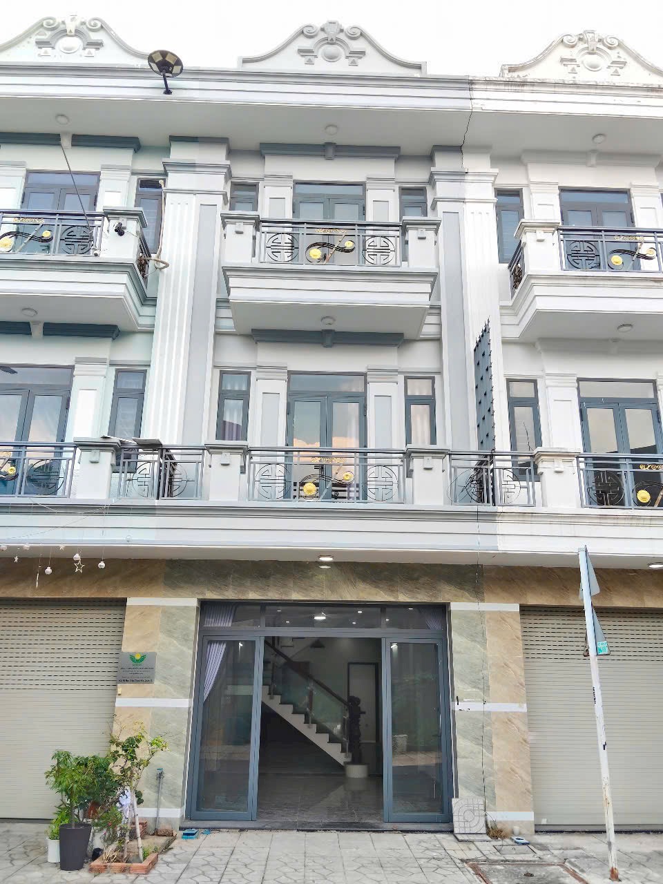  GIA ĐÌNH TÔI CẦN BÁN GẤP CĂN NHÀ PHỐ MẶT TIỀN ĐƯỜNG KINH DOANH MUA BÁN ĐƯỢC 