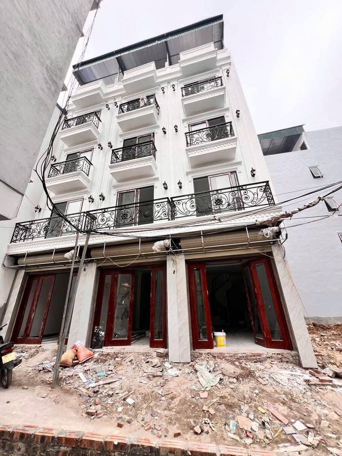  NHÀ MỚI Ở LUÔN Ô TÔ ĐỖ CỬA Bát Khối 30 m2,5 tầng, mặt tiền 3.4m,6.3 tỷ Long Biên. 