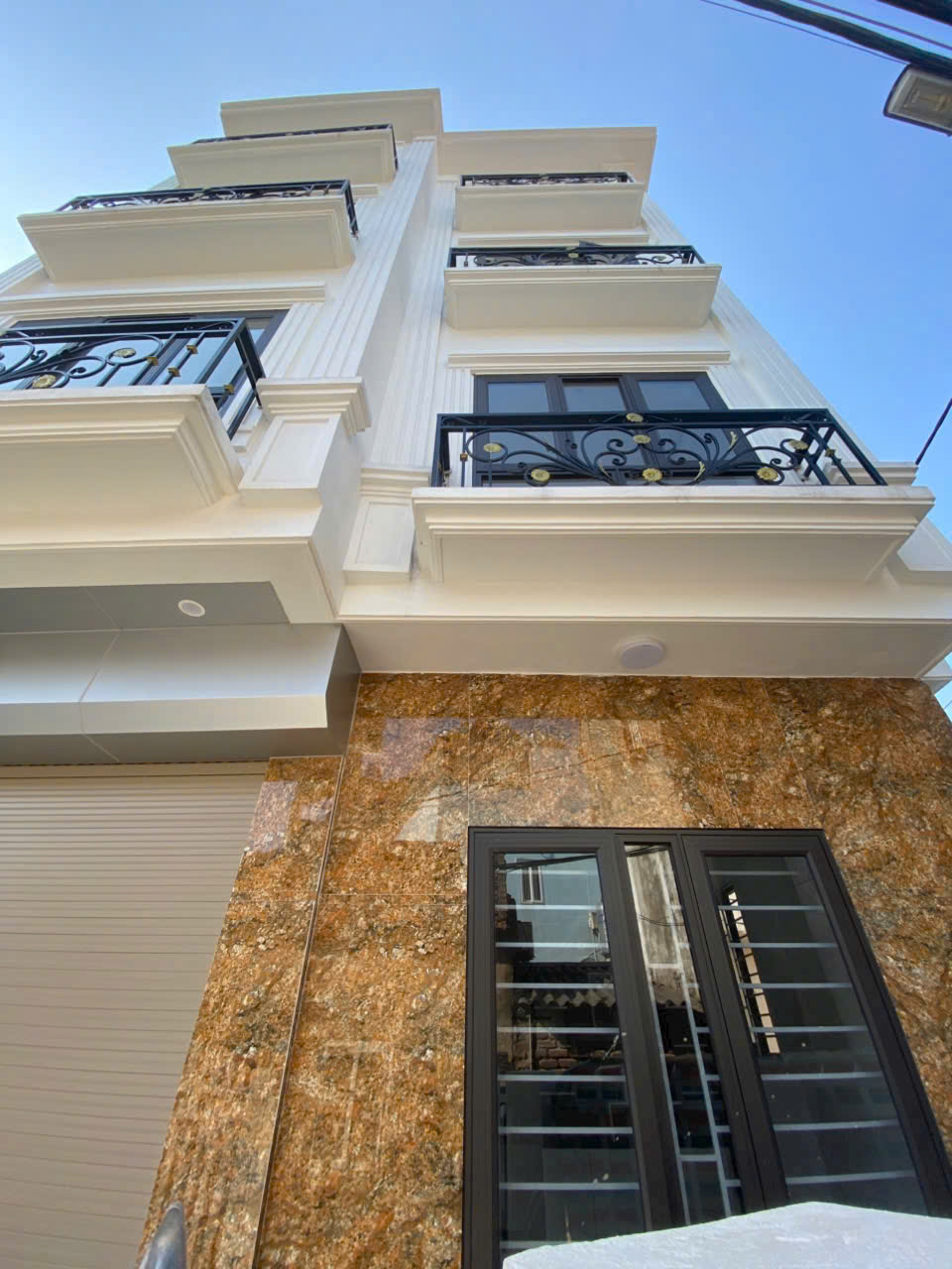  Nhà 4 Xây mới Kinh Koong, Diễn tích rộng 57m2 mt 6,5m Ô Tô 7 chổ vào nhà giá 
6.95 tỷ. gọi ngay 0868118844 lấy sổ. Pháp lý rỏ ràng, sổ đỏ cất két giao dịch ngay. 